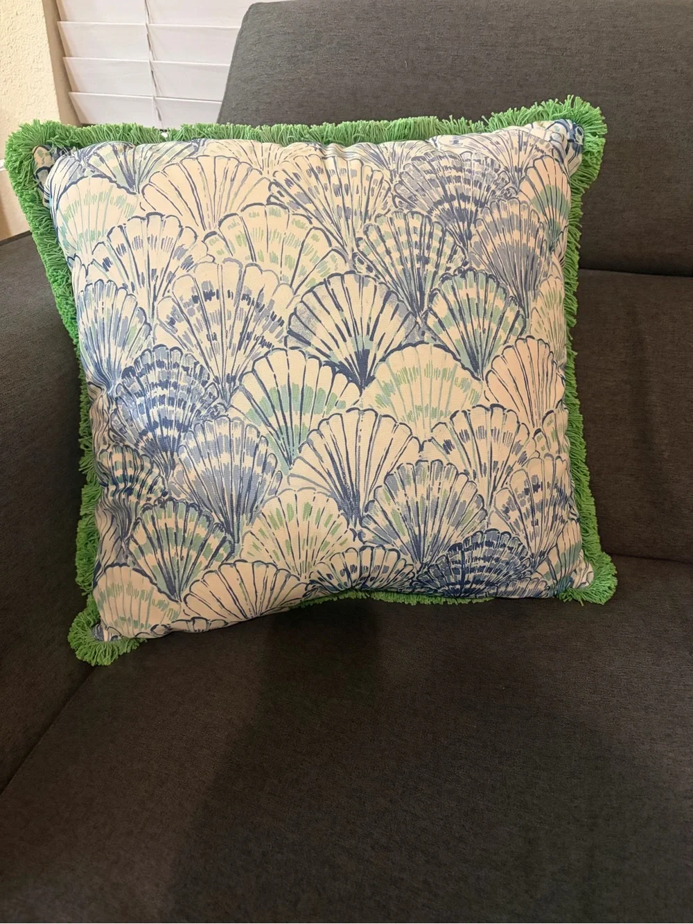 Lilly Pulitzer very good